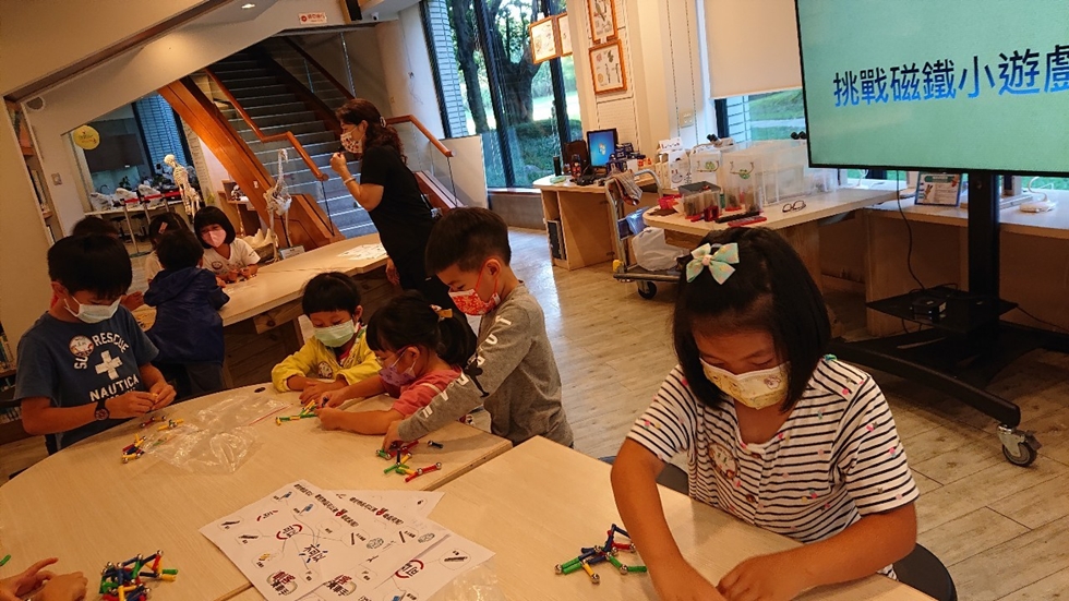 1027幼兒園週間親子科學活動：奇妙的磁鐵-圖片2