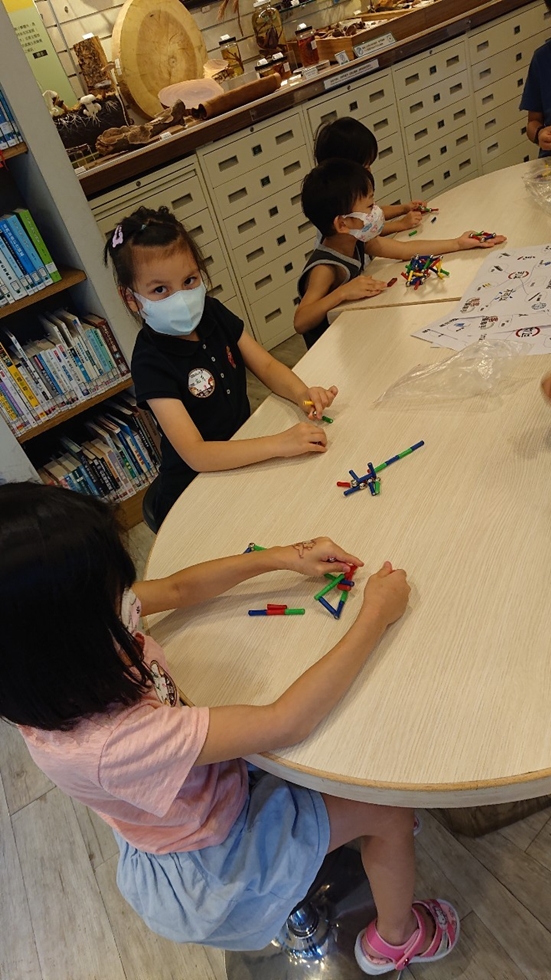 1027幼兒園週間親子科學活動：奇妙的磁鐵-圖片3
