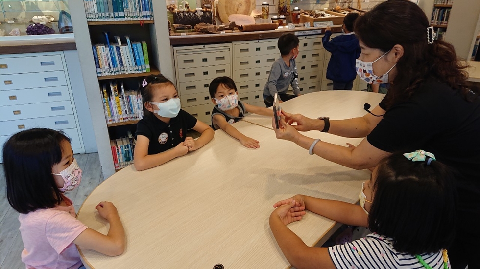 1027幼兒園週間親子科學活動：奇妙的磁鐵-圖片12