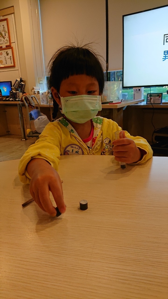 1027幼兒園週間親子科學活動：奇妙的磁鐵-圖片14