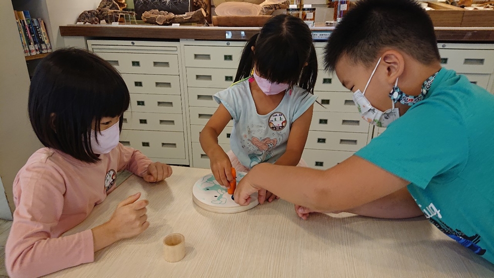 1030幼兒園週間親子科學活動：奇妙的磁鐵-圖片33