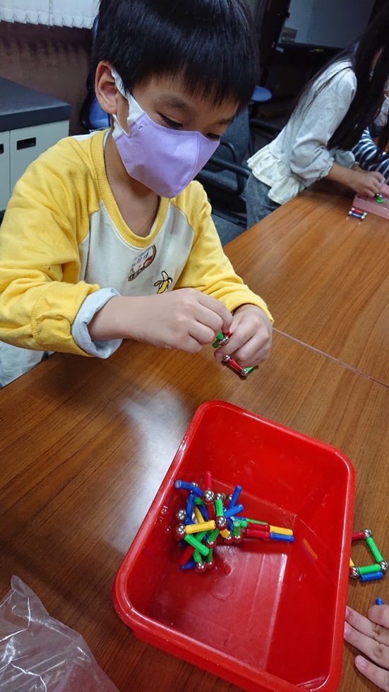 1117幼兒園週間親子科學活動：奇妙的磁鐵-圖片12