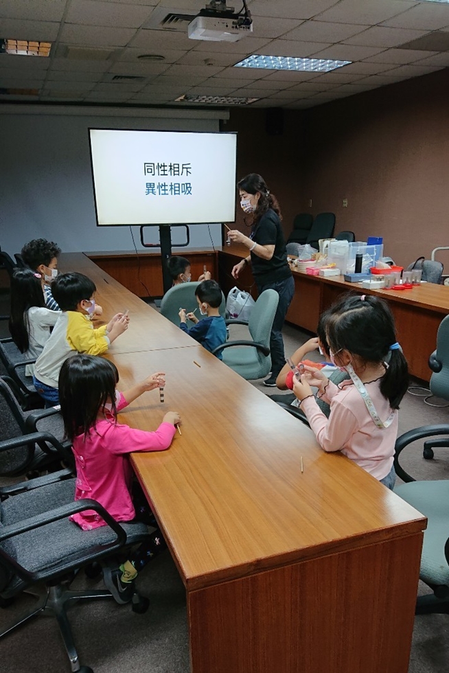 1117幼兒園週間親子科學活動：奇妙的磁鐵-圖片21