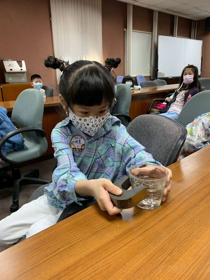 1120幼兒園週間親子科學活動：奇妙的磁鐵-圖片2