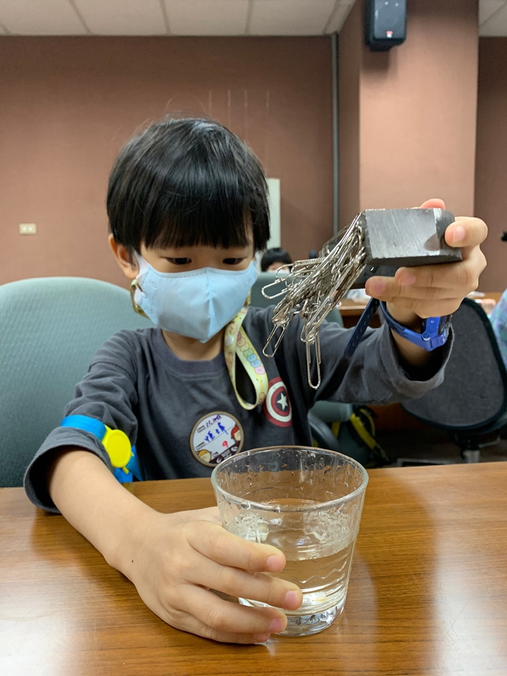 1120幼兒園週間親子科學活動：奇妙的磁鐵-圖片11