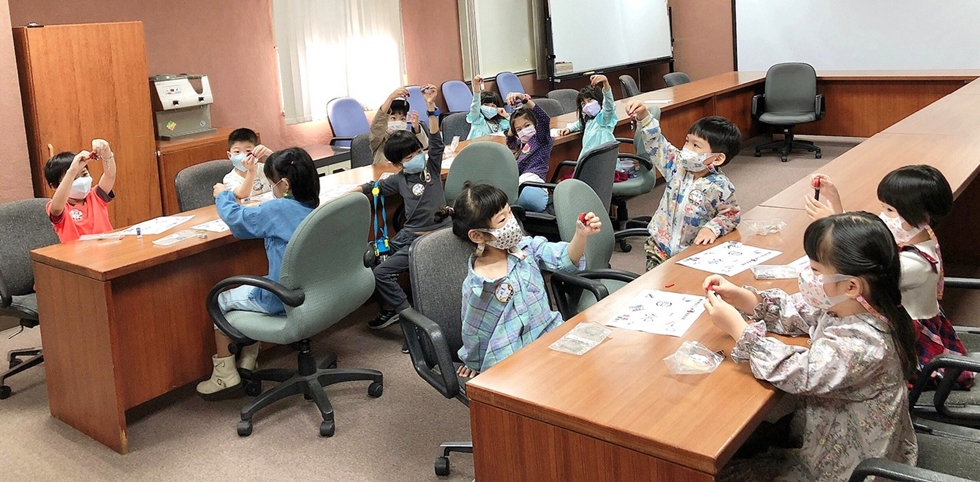 1120幼兒園週間親子科學活動：奇妙的磁鐵-圖片61