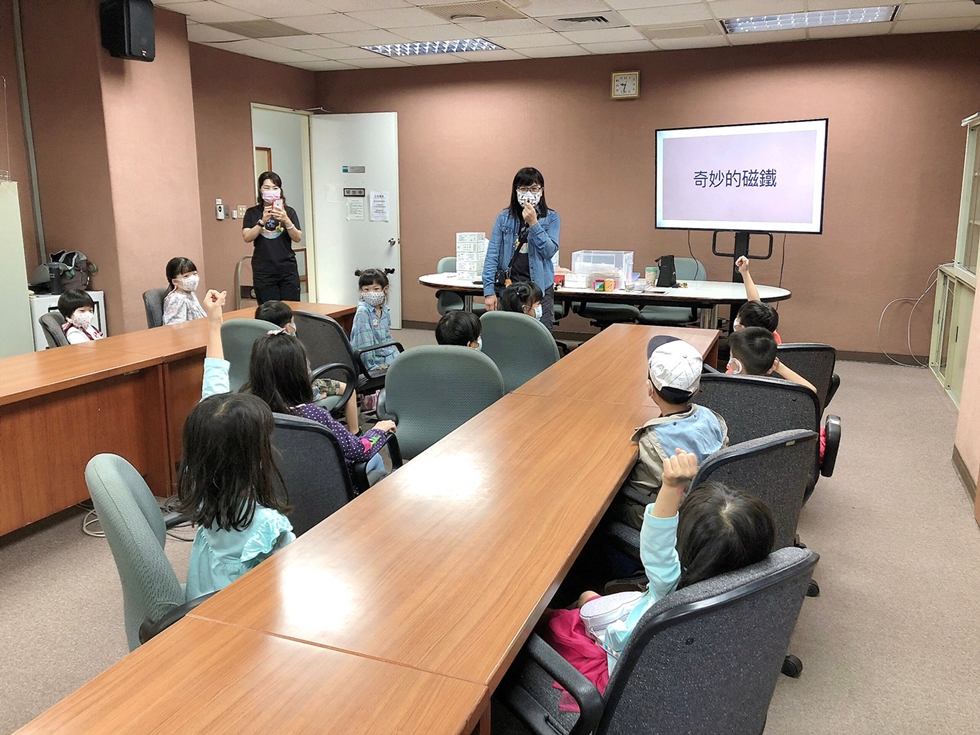 1120幼兒園週間親子科學活動：奇妙的磁鐵-圖片63