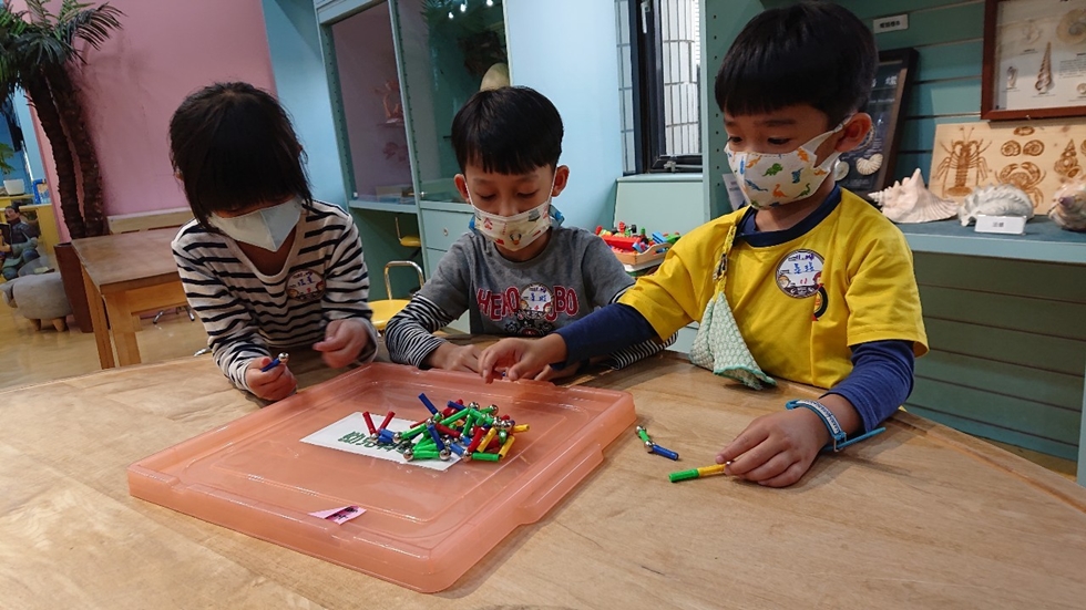 1124幼兒園週間親子科學活動：奇妙的磁鐵-圖片3