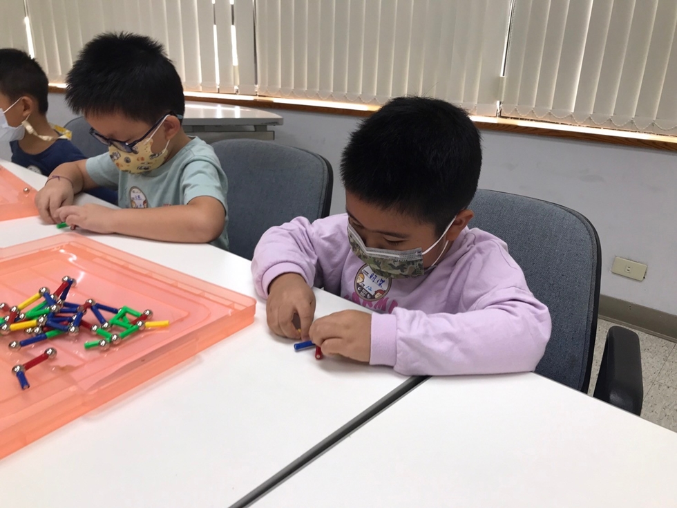 1127幼兒園週間親子科學活動：奇妙的磁鐵-圖片5