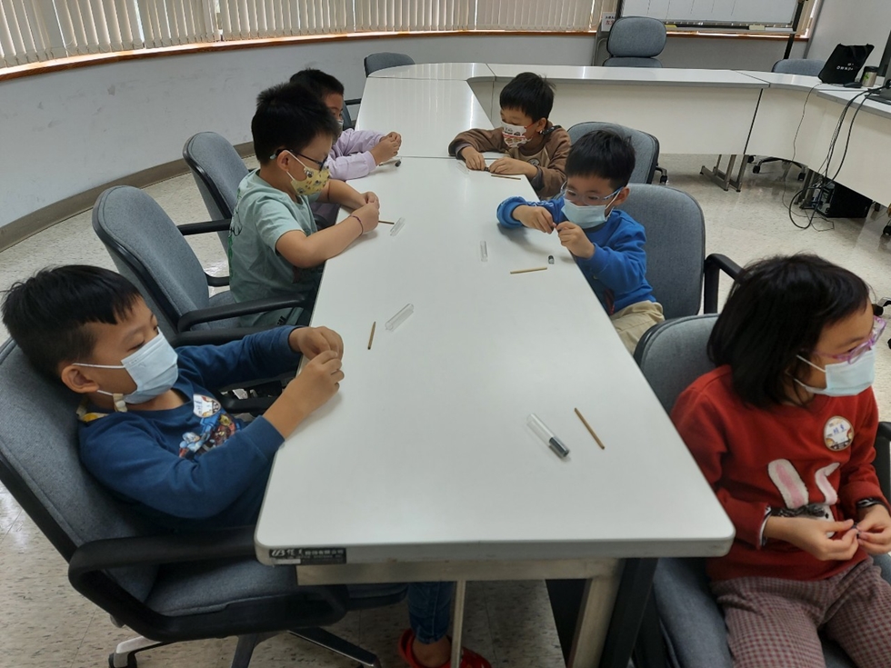 1127幼兒園週間親子科學活動：奇妙的磁鐵-圖片9