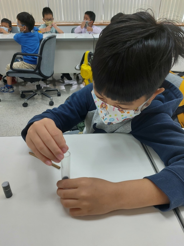 1127幼兒園週間親子科學活動：奇妙的磁鐵-圖片11