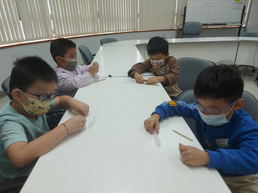 1127幼兒園週間親子科學活動：奇妙的磁鐵-圖片13