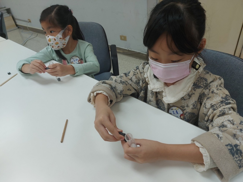 1127幼兒園週間親子科學活動：奇妙的磁鐵-圖片15