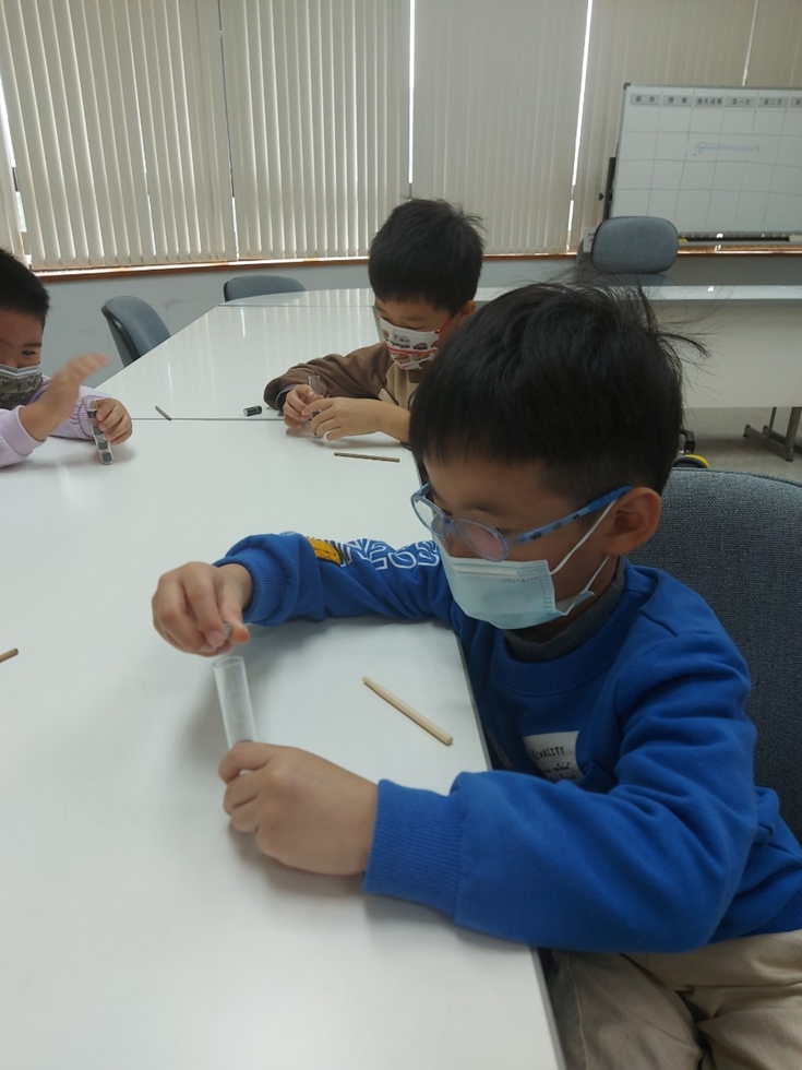 1127幼兒園週間親子科學活動：奇妙的磁鐵-圖片17