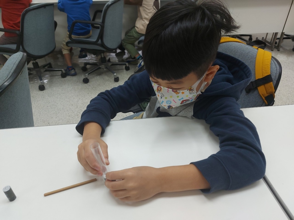 1127幼兒園週間親子科學活動：奇妙的磁鐵-圖片24
