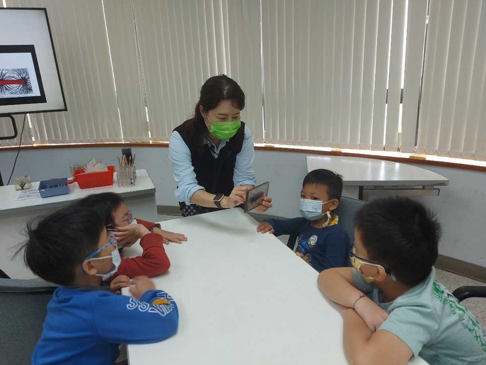 1127幼兒園週間親子科學活動：奇妙的磁鐵-圖片26