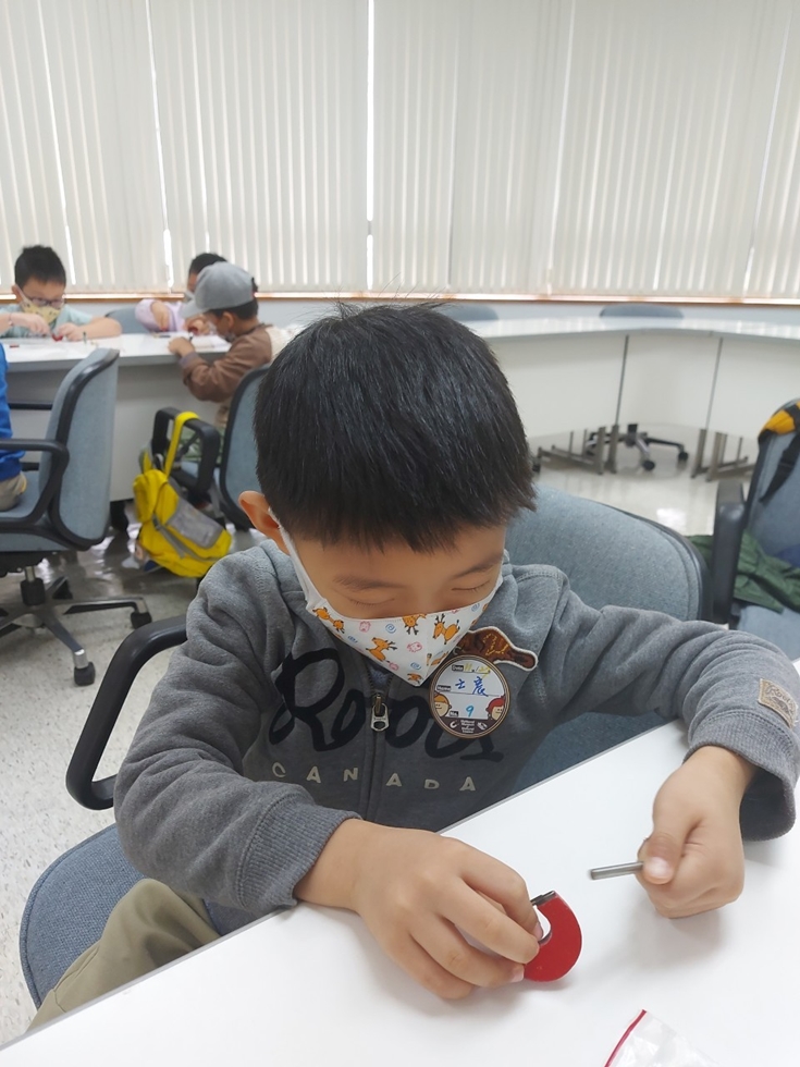 1127幼兒園週間親子科學活動：奇妙的磁鐵-圖片29