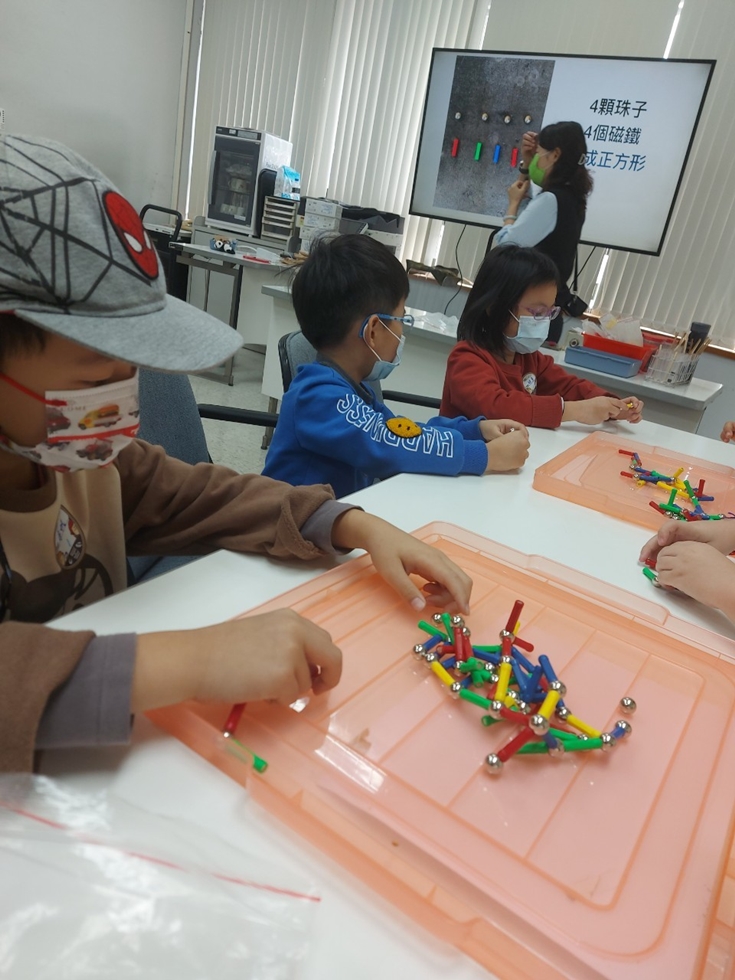 1127幼兒園週間親子科學活動：奇妙的磁鐵-圖片36