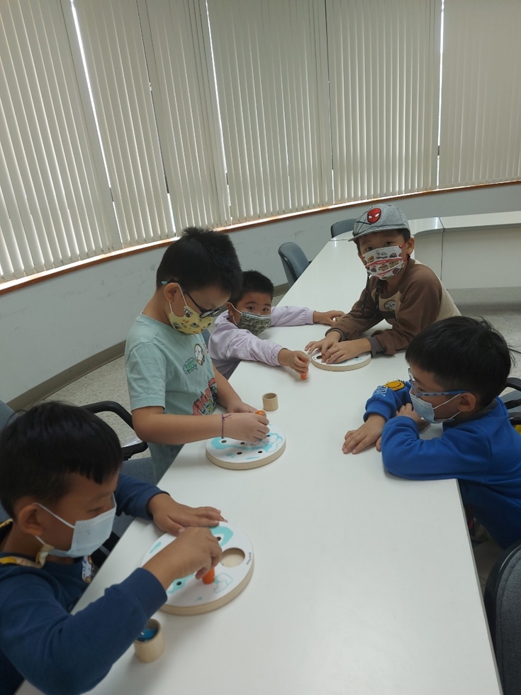 1127幼兒園週間親子科學活動：奇妙的磁鐵-圖片47