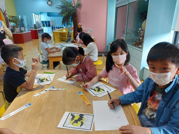 4/16 幼兒園週間親子科學活動：蝠到福到-圖片59