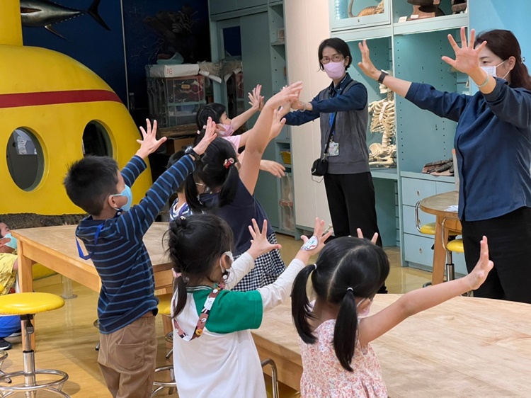 4/20 幼兒園週間親子科學活動：蝠到福到-圖片3