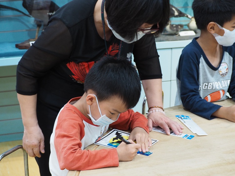 4/20 幼兒園週間親子科學活動：蝠到福到-圖片69