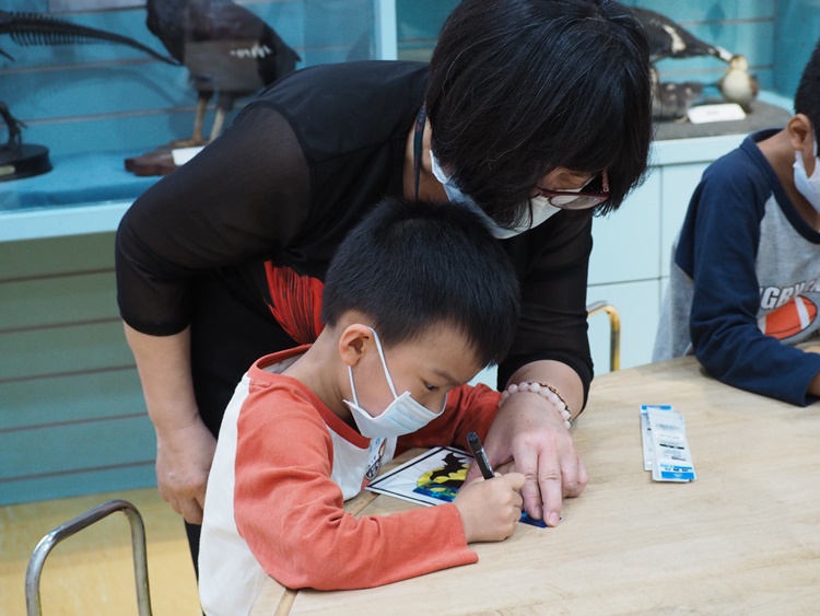 4/20 幼兒園週間親子科學活動：蝠到福到-圖片71