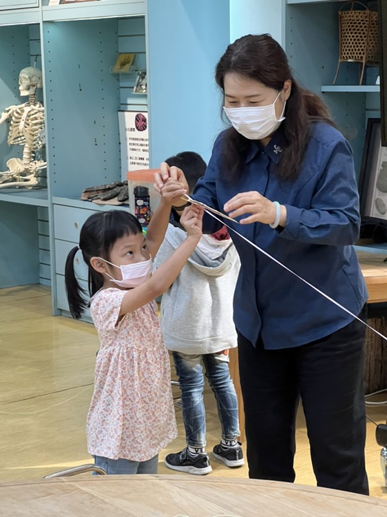 4/20 幼兒園週間親子科學活動：蝠到福到-圖片102
