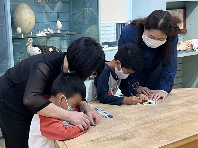 4/20 幼兒園週間親子科學活動：蝠到福到-圖片104